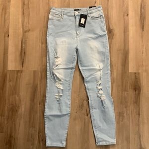 🦋 Fashion Nova Ripped Light Blue Wash Jeans